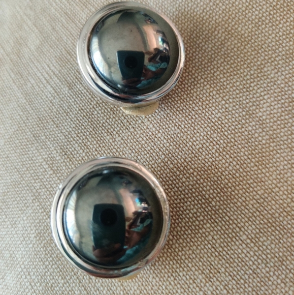 🇨🇦 Vintage Nina Ricci silver metal clip earrings - Picture 2 of 9